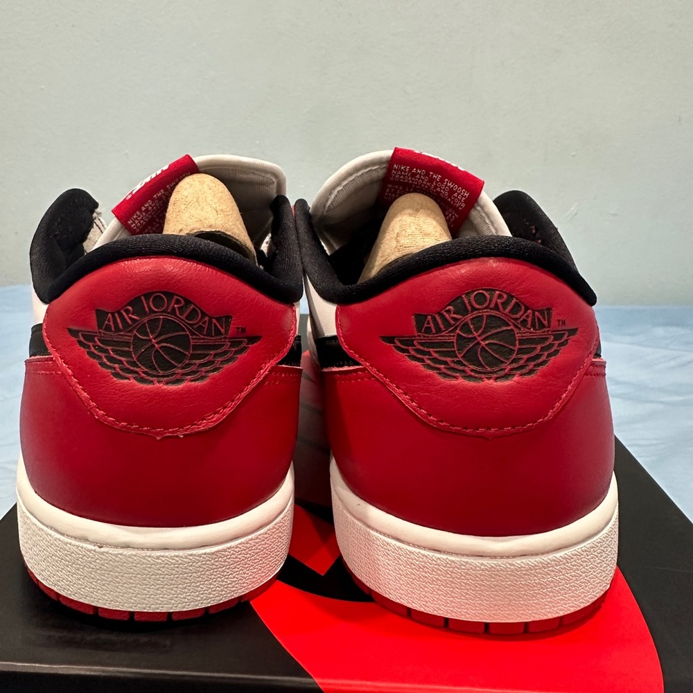 Size 10.5 Men 12 Wmn Nike Air Jordan Retro 1 Low OG Chicago 2025 HQ6998-600 - Picture 7 of 11